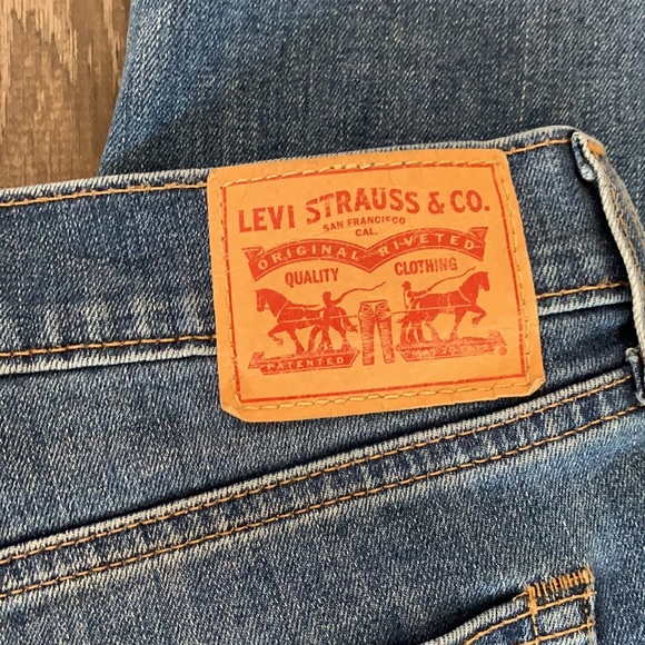 Levi’s Medium Wash Boyfriend Jeans size 30 - Picture 4 of 9